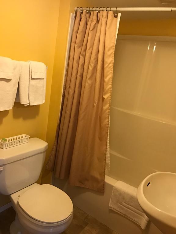 Mackenzie Motel & Cottages Shelburne Bagian luar foto
