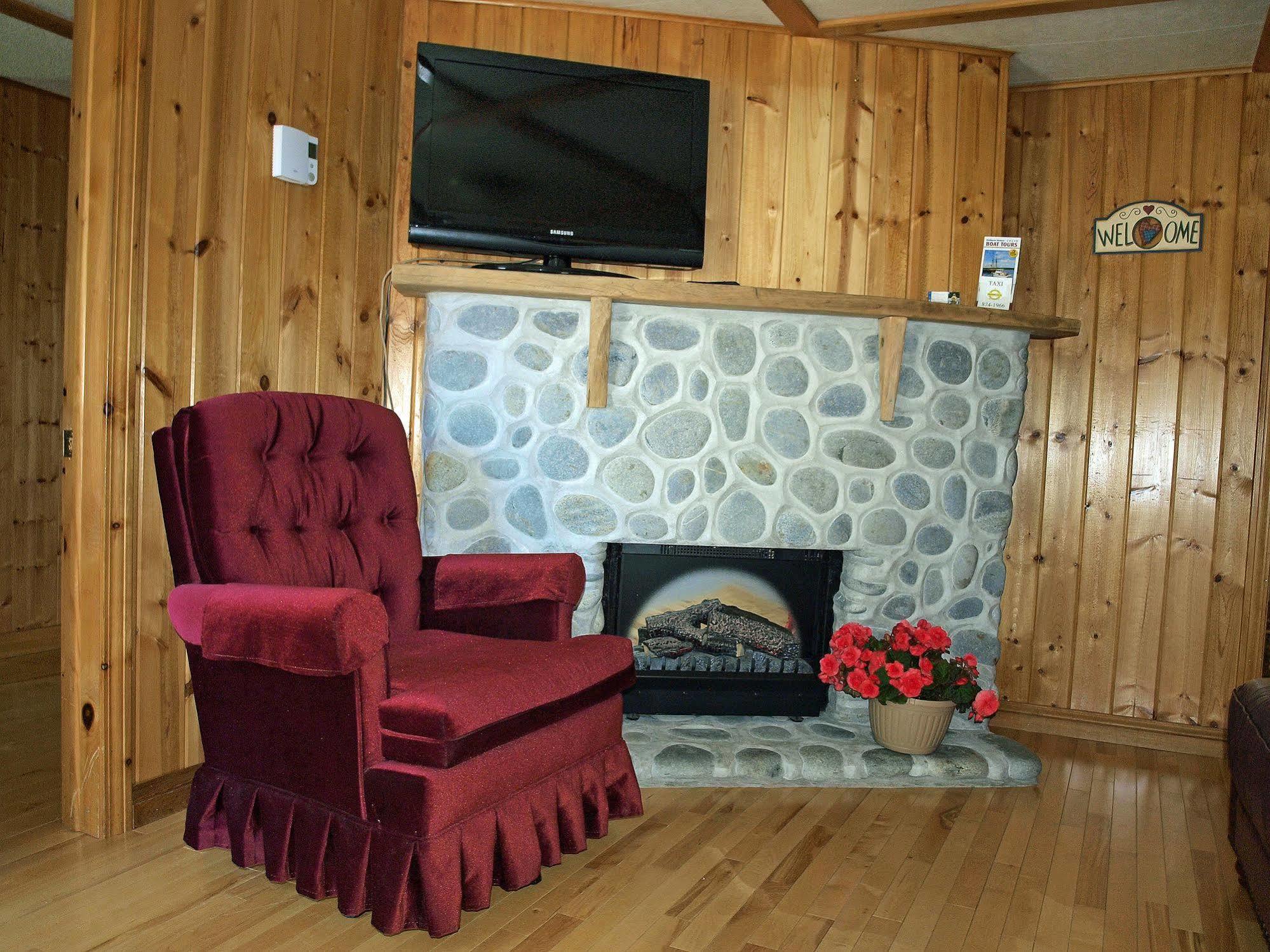 Mackenzie Motel & Cottages Shelburne Bagian luar foto