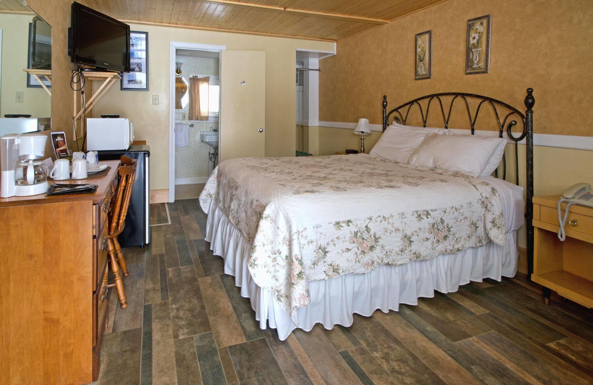 Mackenzie Motel & Cottages Shelburne Bagian luar foto