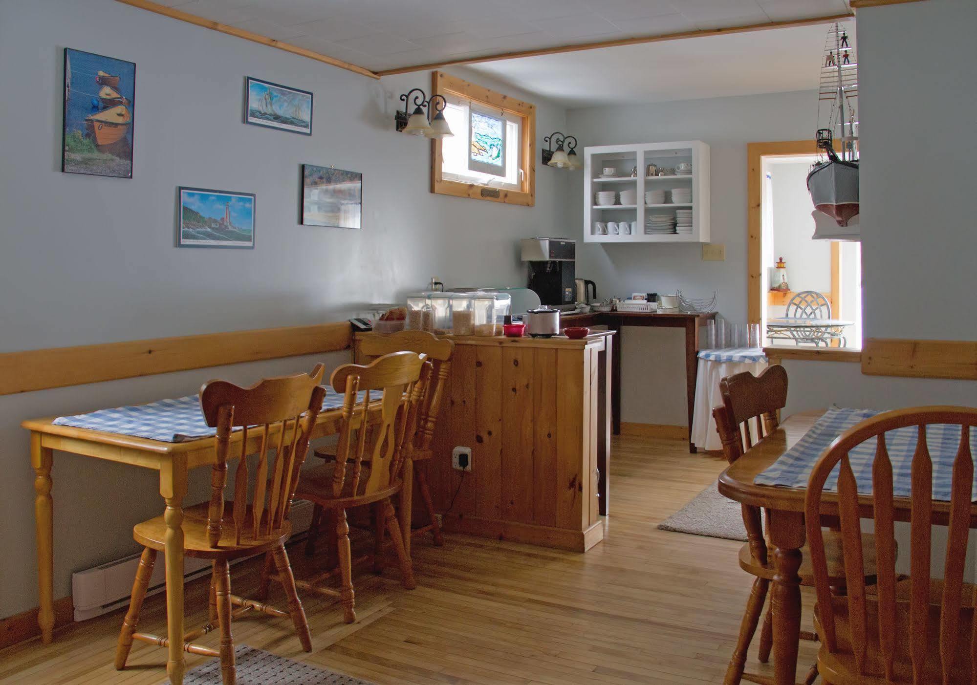 Mackenzie Motel & Cottages Shelburne Bagian luar foto