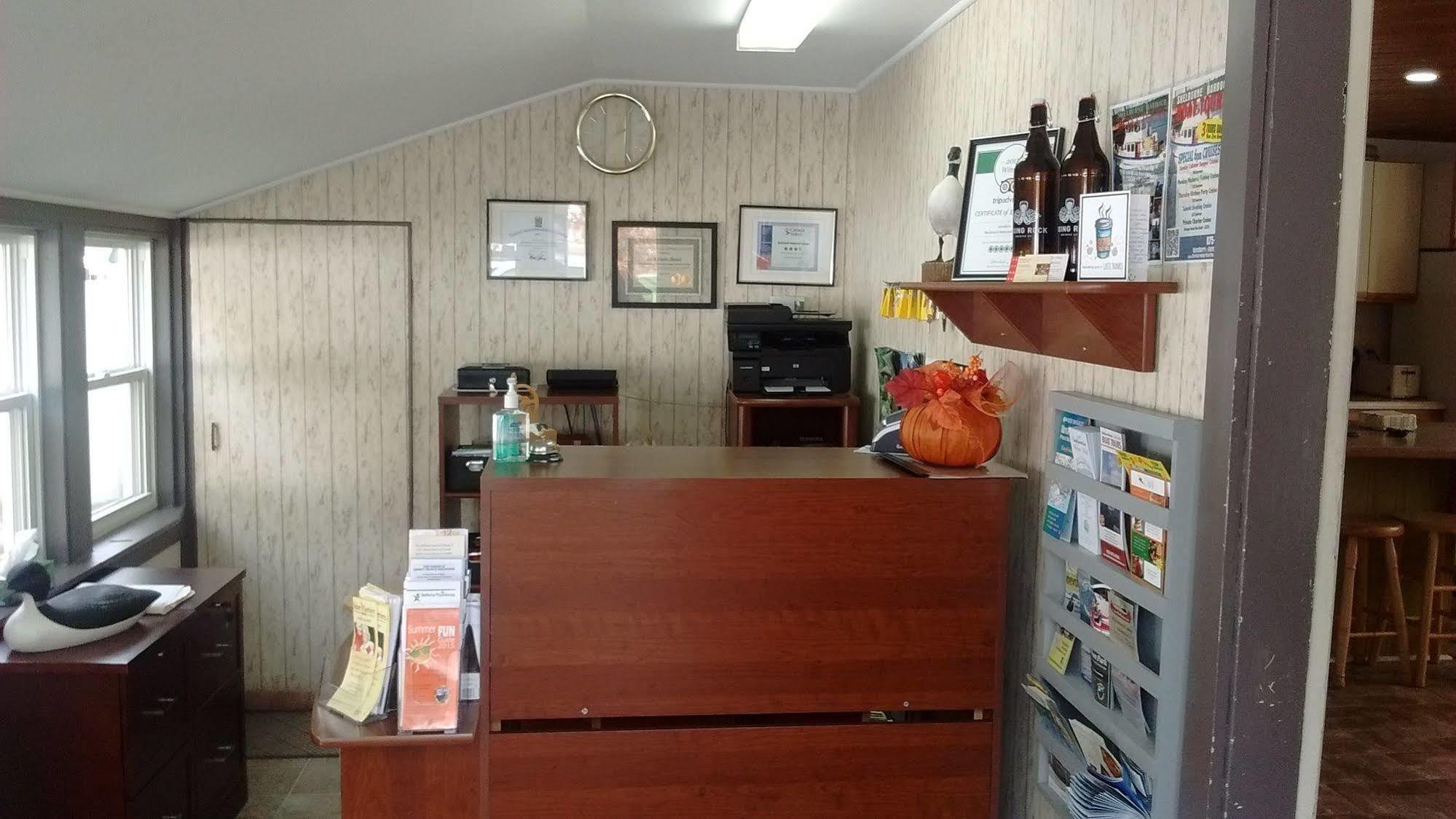 Mackenzie Motel & Cottages Shelburne Bagian luar foto